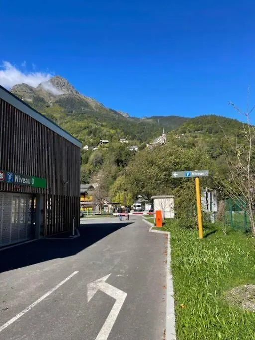 Allemond - Restful 2 Bed Apartment For Ski, Cycle & Family